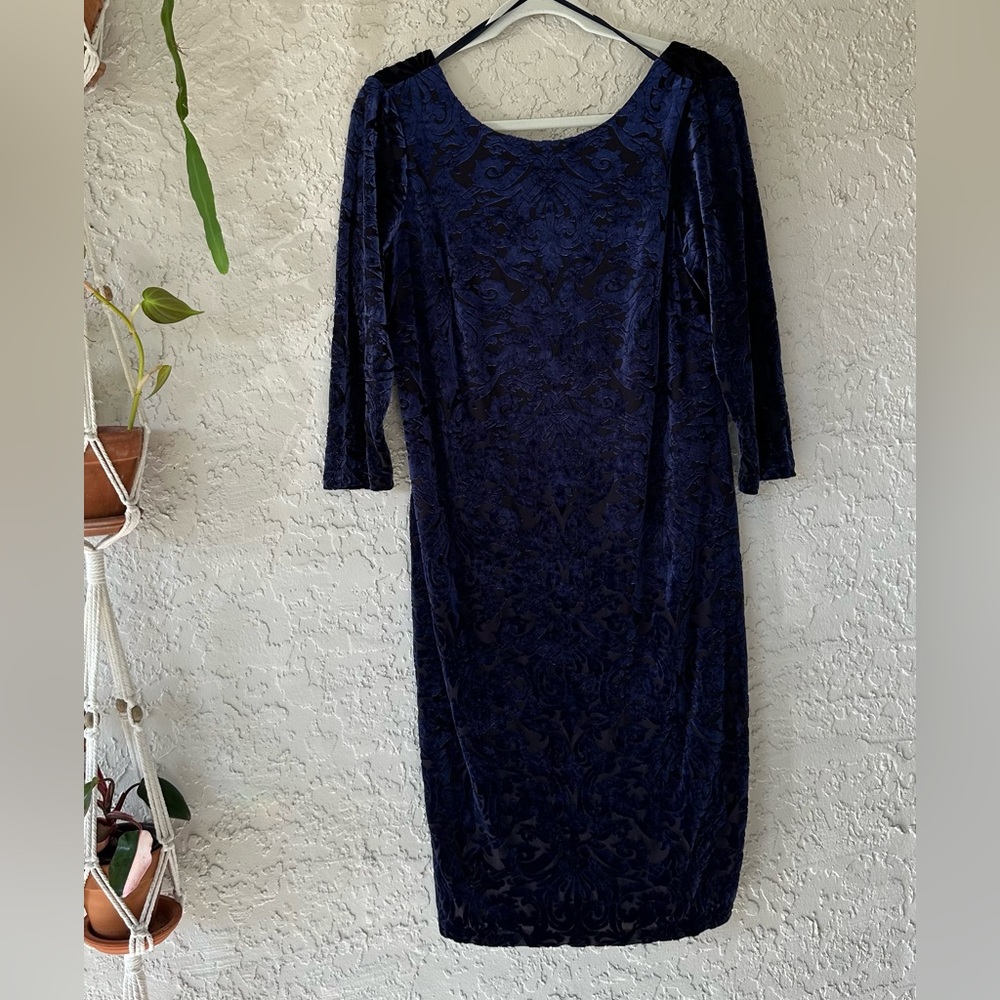 Ignite Evening Blue velvety sheath dress